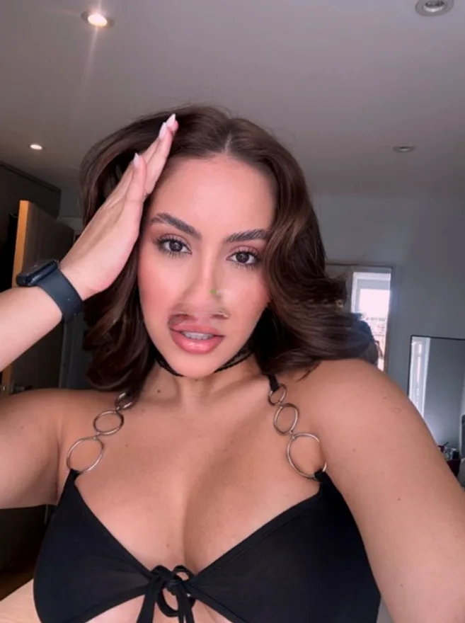 Julia Belle